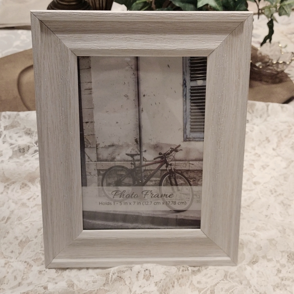 ⚜️ Whitewashed Photo Frame Set - Picture 2 of 7